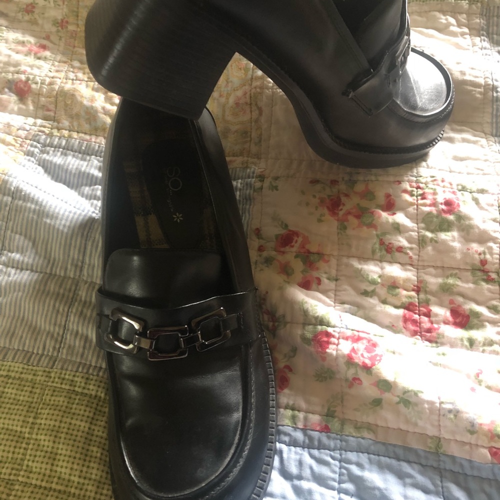 So Black platform with silver accents